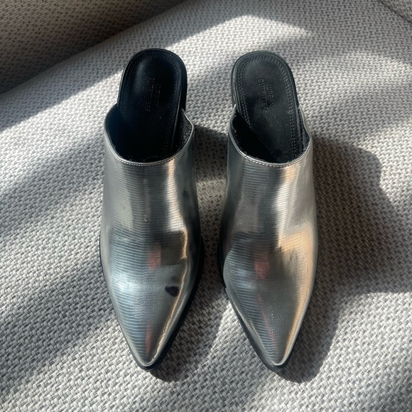 Urban Outfitter Silver Mules - Size 9 - Picture 2 of 9